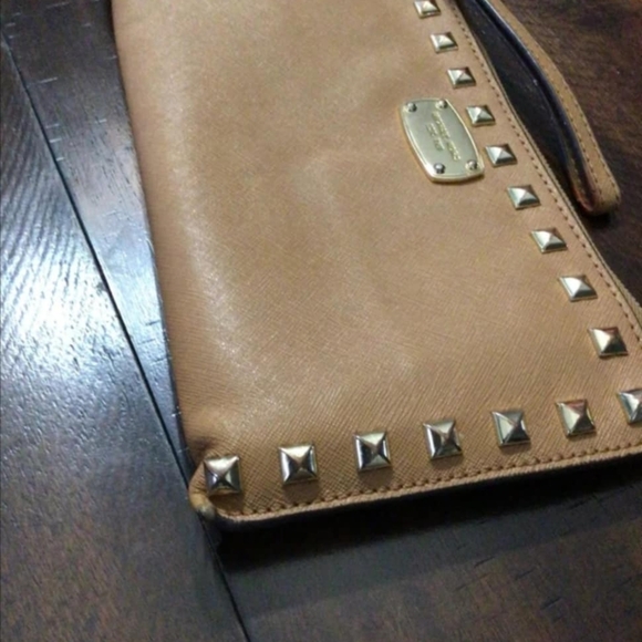 ❤️Michael Kors Clutch/Wristlet with Gold Studs - Picture 3 of 5